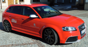 Neues Volksblatt: Eildienst-Audi mit Kanonenkugeleffekt